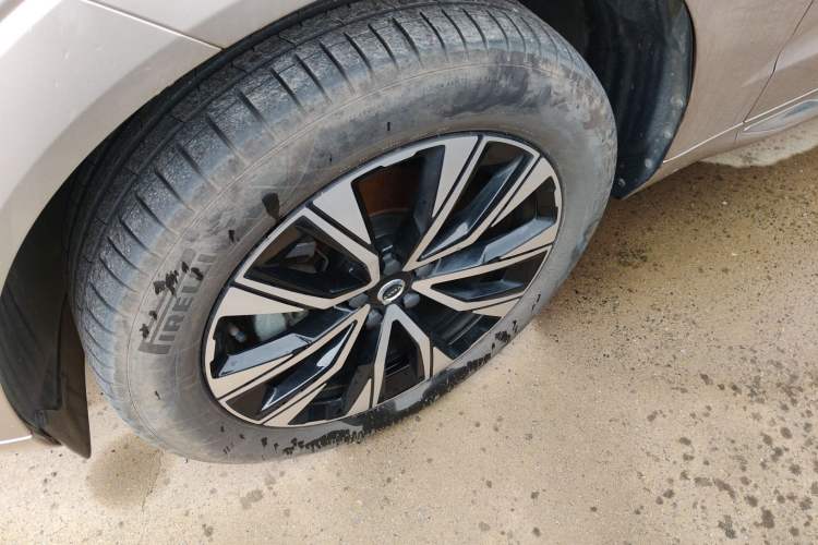 Used Volvo XC60 2025 B5 Four-Wheel Drive Smart & Advanced Luxury Edition Exterior 4