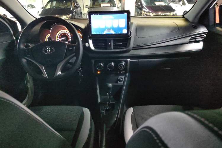 Used Toyota YARiS L Zhi Xuan 2022 1.5L CVT Leading PLUS Edition Center Console