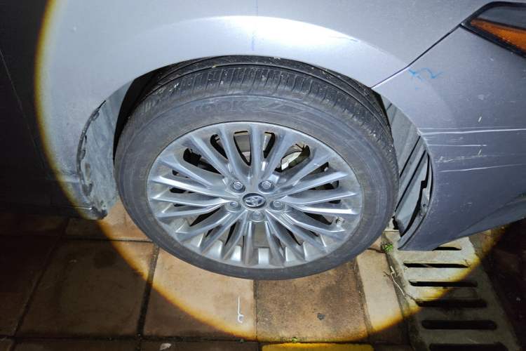 Used Toyota Avalon 2019 Dual-Engine 2.5L XLE Prestige Version China VI Standard
