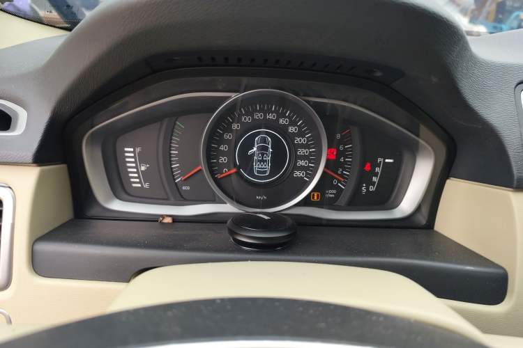 Used Volvo S80L 2014 2.0T T5 Intelligent Luxury Edition Instrument Cluster