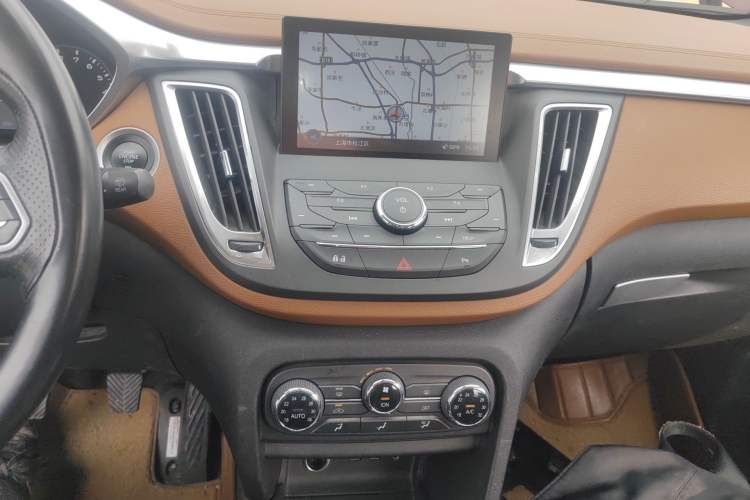 Used Soueast DX7 2015 1.5T Manual Luxury Model