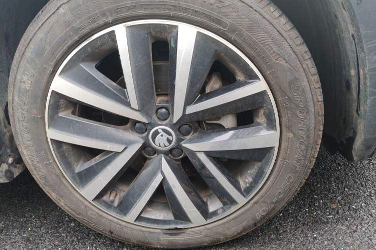 Used Skoda Kamiq 2022 1.5L Automatic Comfort Edition Right Front Wheel Hub