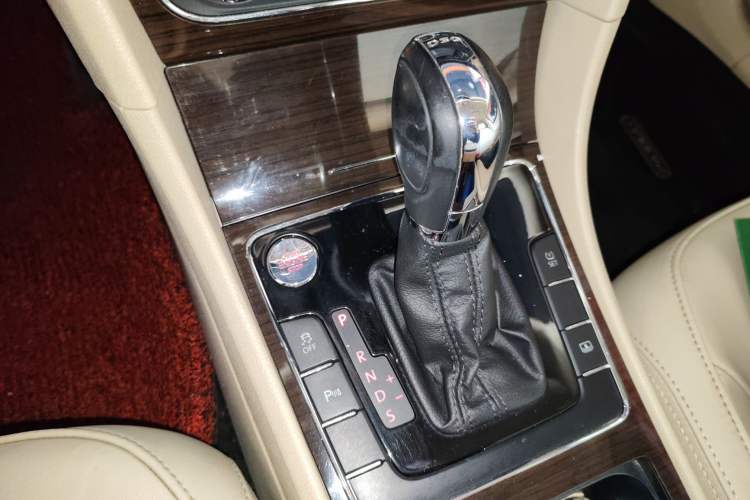 Used Volkswagen Passat 2014 2.0 TSI DSG Prestige Edition Gear Lever