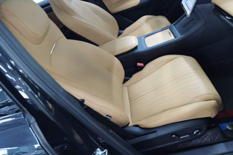 Used Geely Galaxy L7 2023 1.5T 115 km Starship Right Front Seat