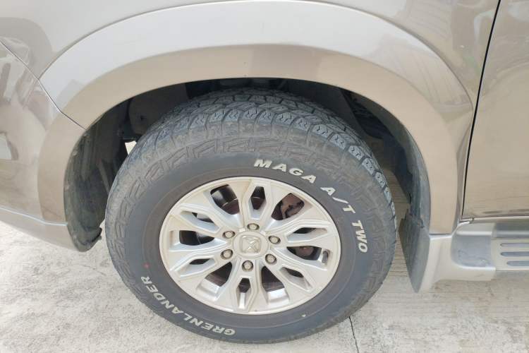 Used JMC Yusheng S350 2013 2.4T Automatic 2WD Diesel Luxury Edition 5 Seats Left Front Wheel Hub