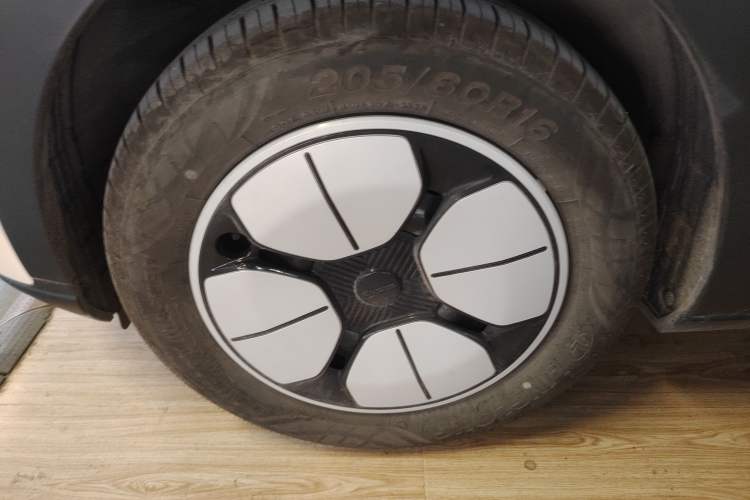 Used Geely Galaxy Geome 2025 310km Youth Edition Exterior 4