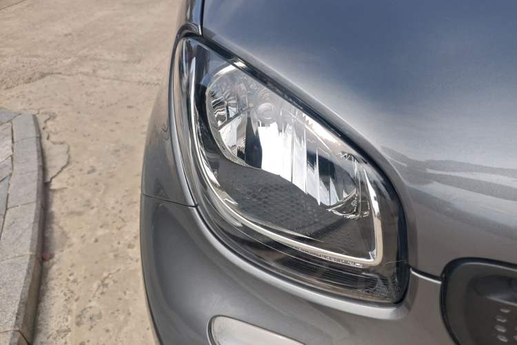 Used smart forfour 2016 1.0L 52 kW Dynamic Edition
