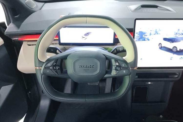 Used Lynk & Co Z20 2026 Model 430km Rear-Wheel Drive Pro Steering Wheel