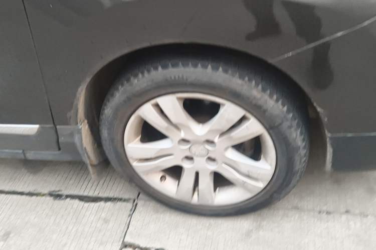 Used Peugeot 3008 2013 2.0L Automatic Trend Edition Right Front Wheel Hub