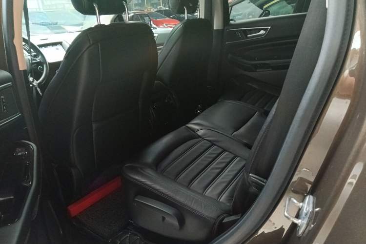 Used Ford Edge 2016 EcoBoost 245 Two-Wheel-Drive Titanium 7-Seater
