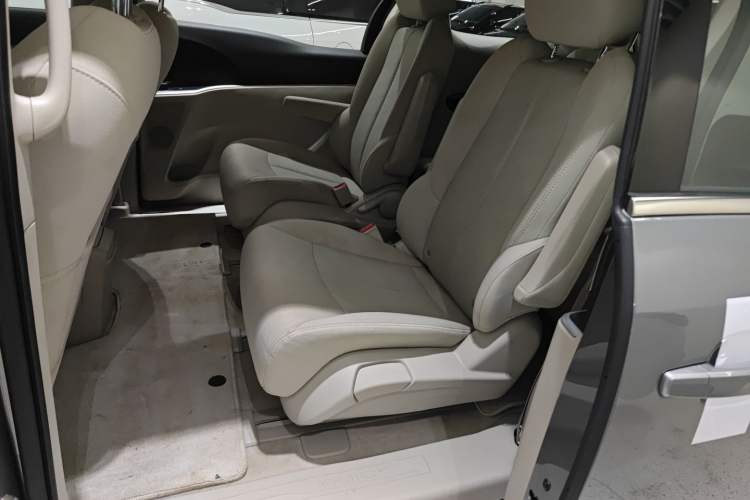 Used Buick GL8 2023 Land Executive Class Comfort Model