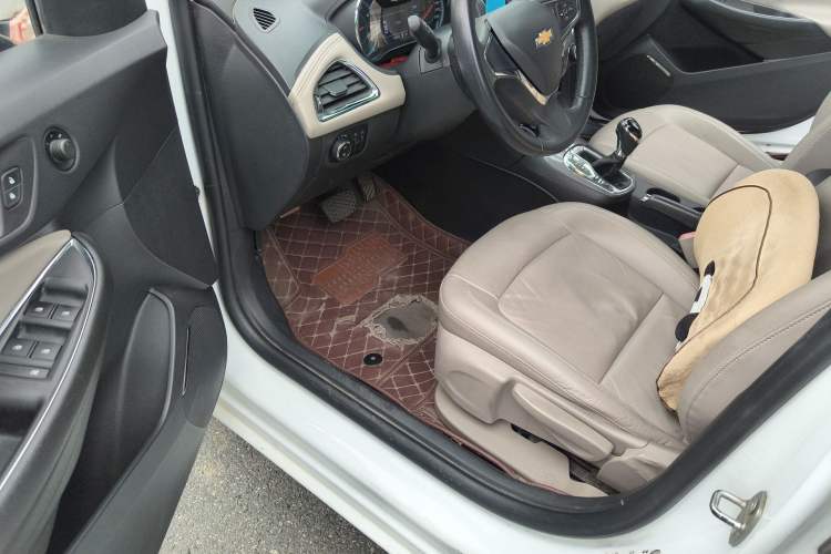 Used Chevrolet Cruze 2015 1.4T DCG Luxury Edition Driver Seat