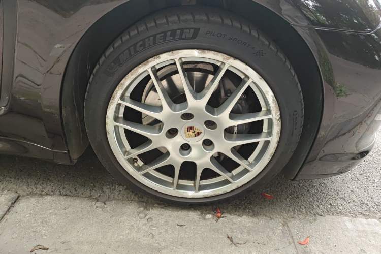 Used Porsche Panamera 2010 Panamera 4 3.6L Right Front Wheel Hub