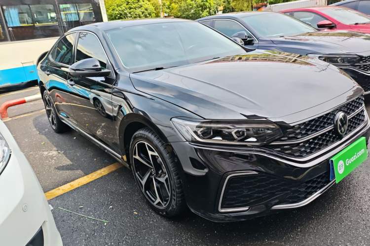 Used Volkswagen Passat 2025 Outstanding Model 380TSI Starry Dragon Glorious Edition Front Right 45 Deg