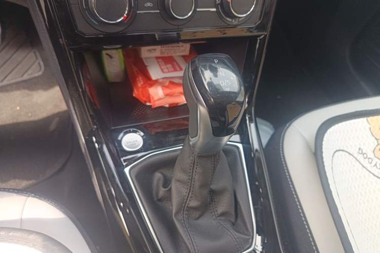 Used Volkswagen Tharu 2025 New Sharp 1.5L Ambitious Edition Gear Lever