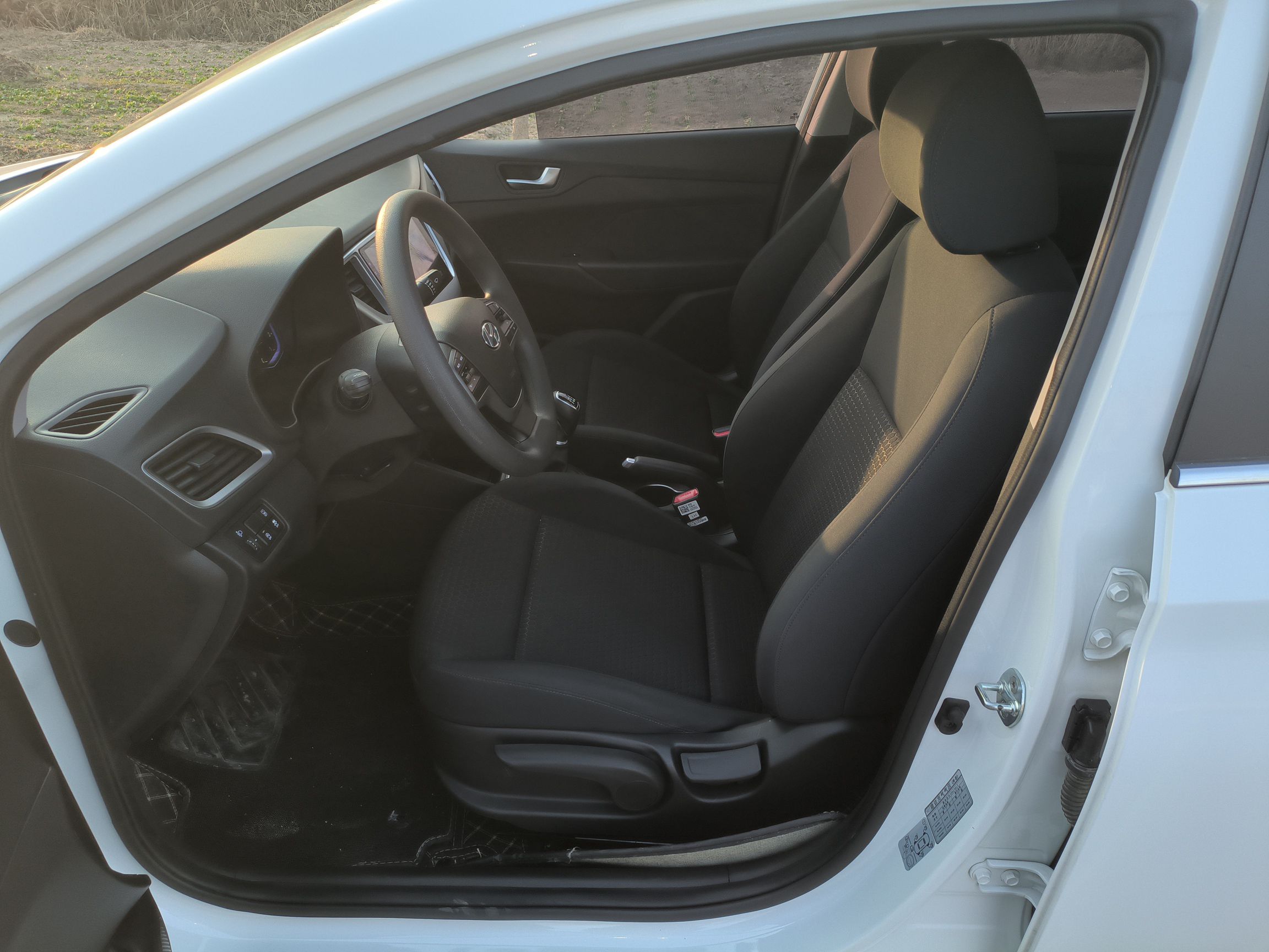 Переднее сиденье в автомобиле