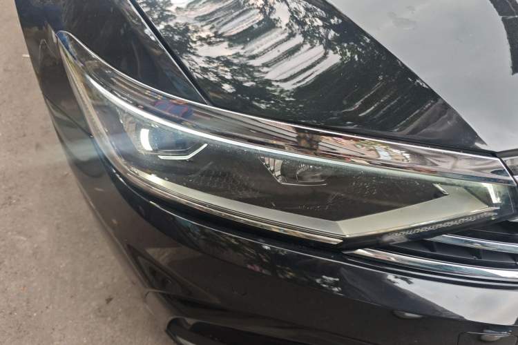 Used Volkswagen Magotan 2023 2 Million Units Limited Edition 330TSI DSG Leading Version Right Front Headlight