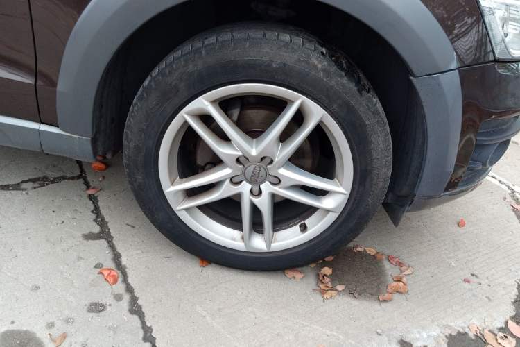 Used Audi Q5 2017 Plus 40 TFSI Technology Model Right Front Wheel Hub