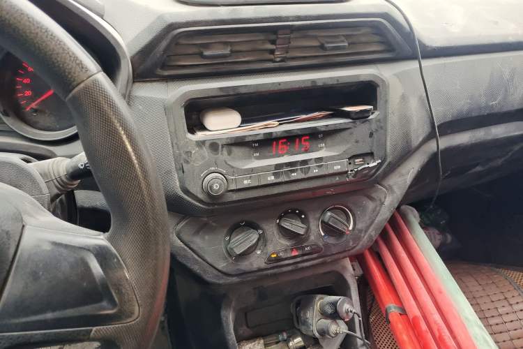 Used Wuling Hongguang 2019 1.5L S Basic Window-Sealed Vehicle China VI LAR Audio And AC Panel