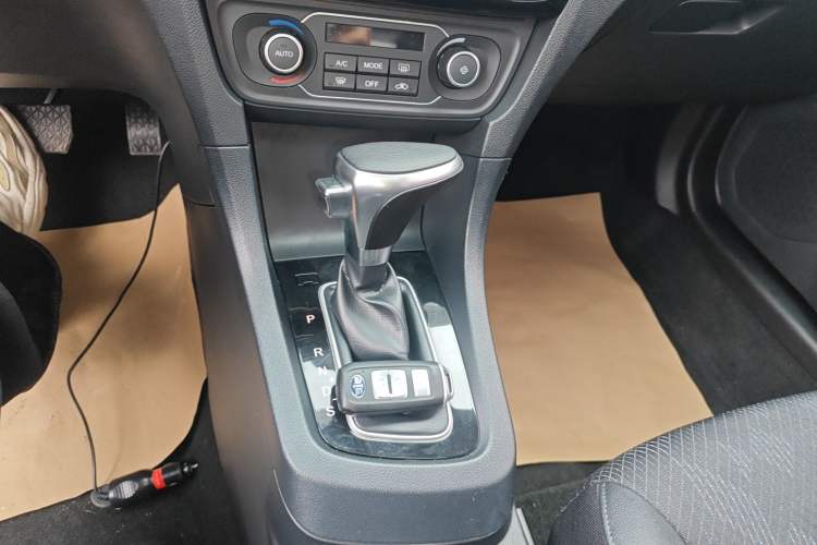 Used FAW Junpai A70 2016 1.6L Automatic Luxury Model Gear Lever