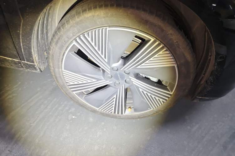 Used Lynk & Co 08 EM-P 2023 245km Ultra-Long Range Halo Right Front Wheel Hub