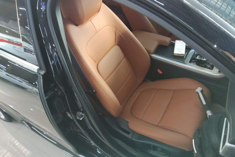 Used Jaguar XEL 2025 2.0T 250 PS R-DYNAMIC 90th Anniversary Edition