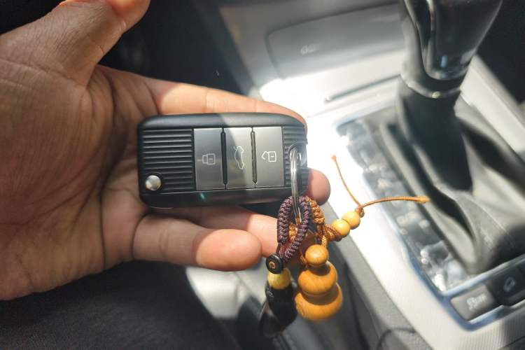 Used Roewe RX5 2016 30T Two-Wheel Drive Automatic Internet Smart Edition
