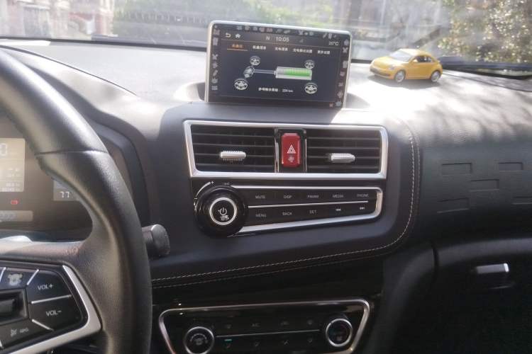 Used JAC Group iEV6E 2019 Upgraded iEV6E Luxury Smart Edition Deluxe Package Audio And AC Panel