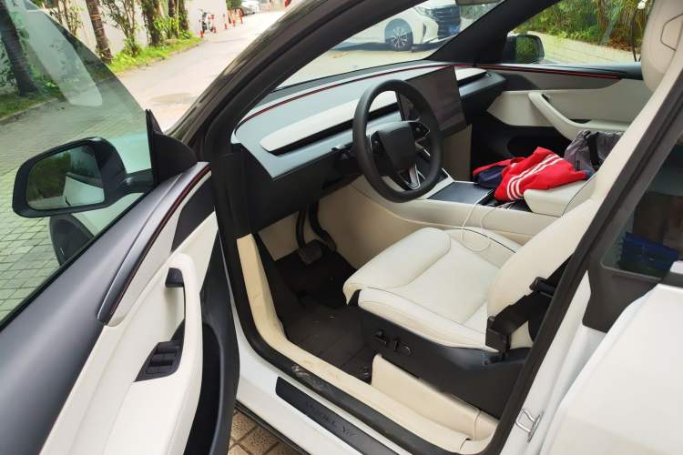 Used Tesla Model Y L  Driver Seat