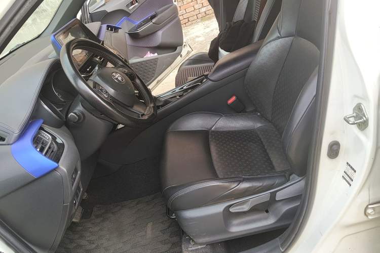 Used Toyota IZOA 2018 2.0L Yichi Version China VI Standard
