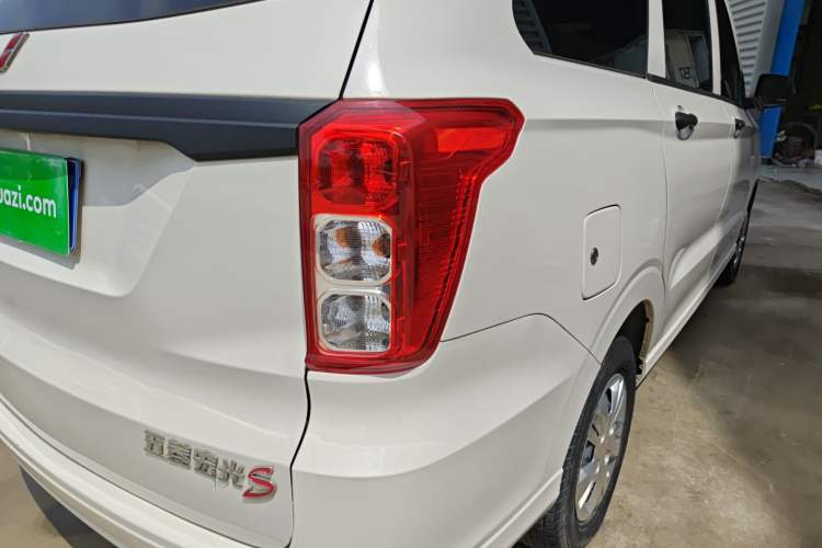 Used Wuling Hongguang 2021 1.5L Revised S Base Version with Electric Power Steering LAR Exterior 3