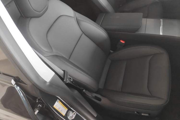 Used Tesla Model Y 2025 Rear-Wheel-Drive Version