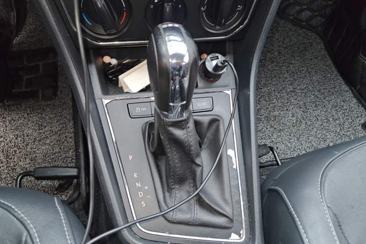 Used Volkswagen Lavida 2015 230TSI DSG Comfort Edition Gear Lever