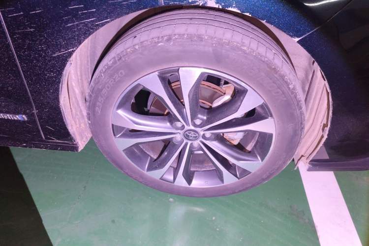 Used Toyota Granvia 2022 2.5L Hybrid Flagship Edition Right Front Wheel Hub