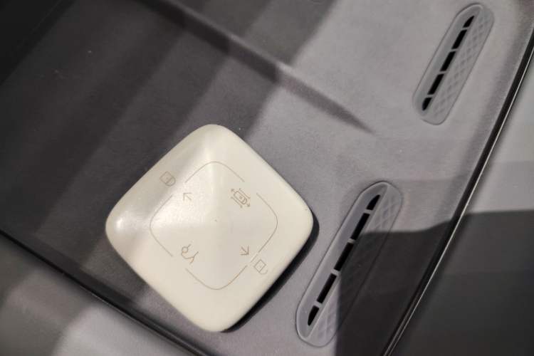 Used Zeekr 7X 2025 100 kWh Long-Range Rear-Wheel Drive with Intelligent Driving Features Vehicle Key