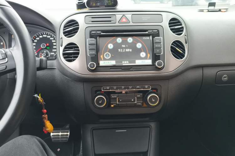 Used Volkswagen Golf 2011 1.4TSI Cross Golf Audio And AC Panel