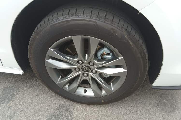 Used Toyota Sienna 2026 Model 2.5L Dual-Engine Two-Wheel-Drive Comfort Edition