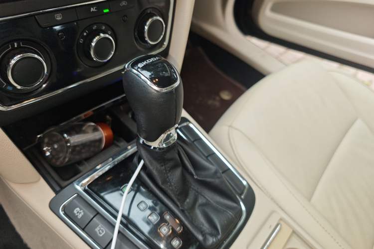 Used Skoda Superb 2013 1.8TSI Automatic MingShi Edition Gear Lever