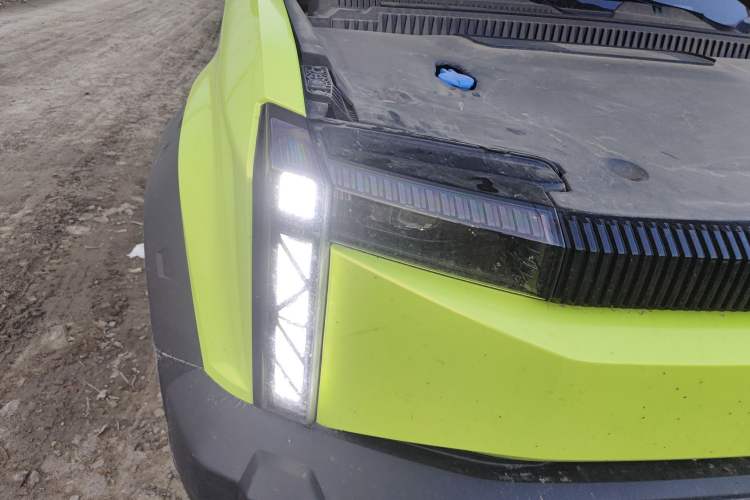 Used iCAR 03 2024 501km Four-wheel Drive Long-Range Advanced Version Right Front Headlight