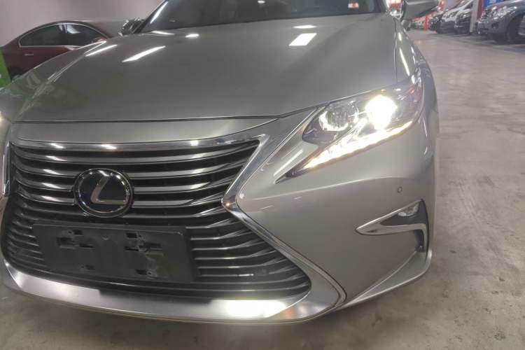 Used Lexus ES 2015 300h Comfort Edition