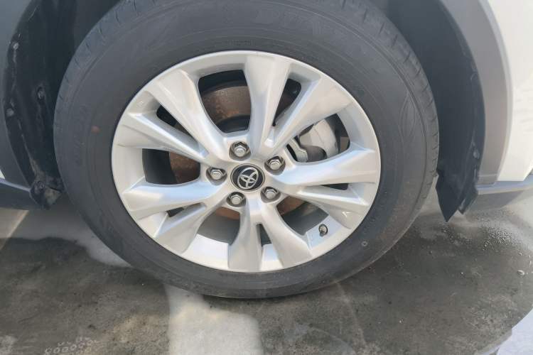 Used Toyota IZOA 2022 2.0L Yixing Version Right Front Wheel Hub
