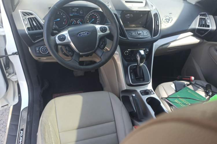 Used Ford Kuga 2013 2.0L GTDi Four-Wheel-Drive Elite Model Center Console