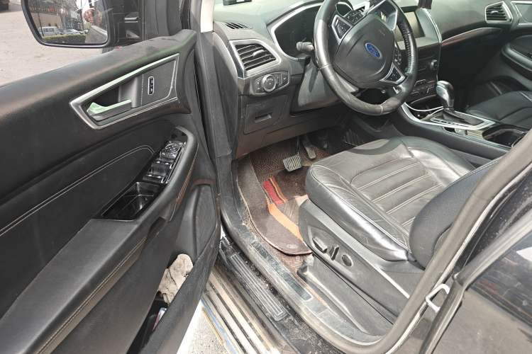 Used Ford Edge 2015 2.0T GTDi Two-Wheel-Drive High-Line Version