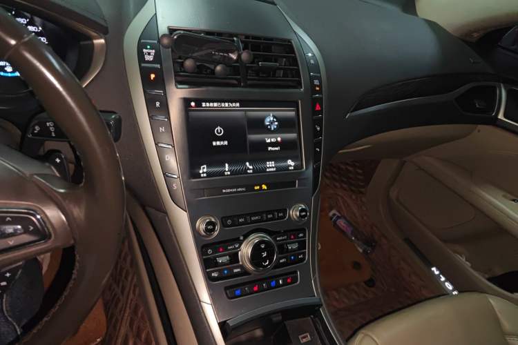 Used Lincoln MKZ 2019 2.0T Luxury Edition China VI Standard Audio And AC Panel