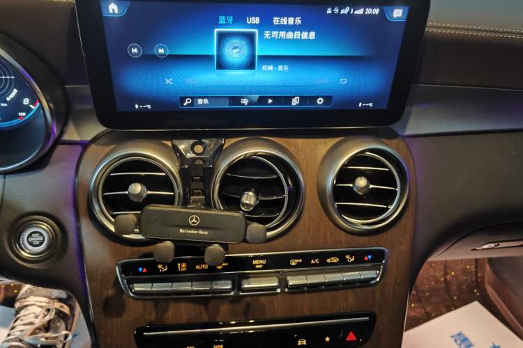 Used Mercedes-Benz GLC 2022 Second Facelift GLC 260 L 4MATIC Luxury Edition Audio And AC Panel