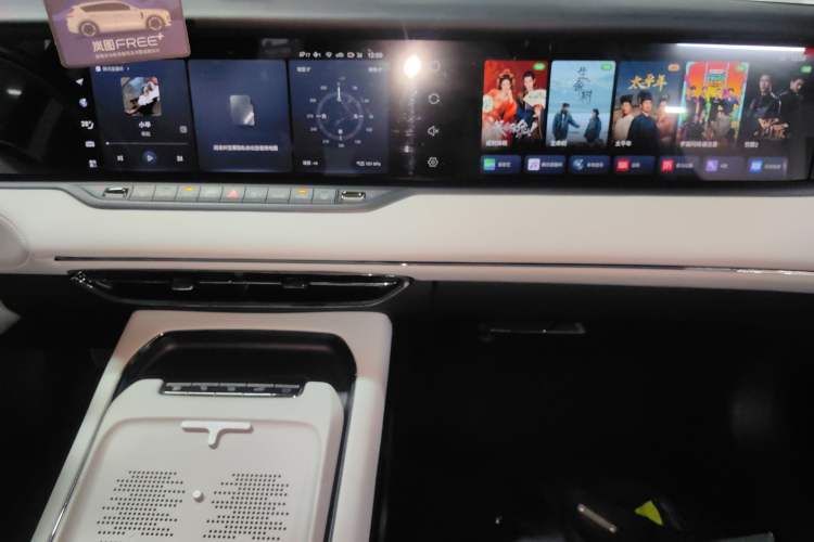 Used VOYAH FREE 2025 318 259 km All-Wheel-Drive Exploration Edition
