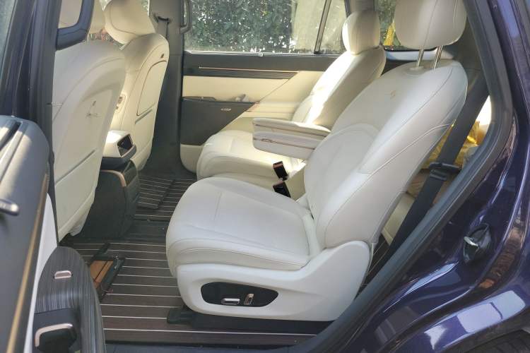 Used Dongfeng eπ eπ008 2024 636Max All-Electric Version 6 Seats
