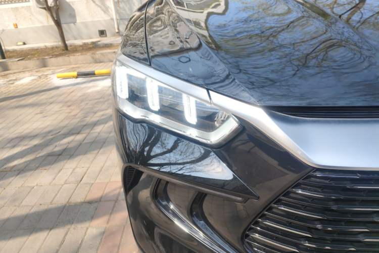 Used BYD Song Pro New Energy 2024 HONOR Edition DM-i 110KM Excellence Model Right Front Headlight