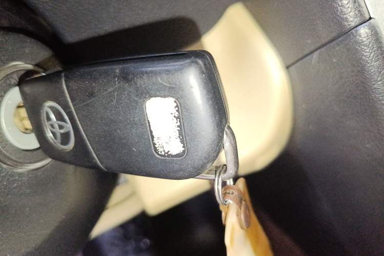 Used Toyota Camry 2016 2.0E 10th Anniversary Elite Edition
