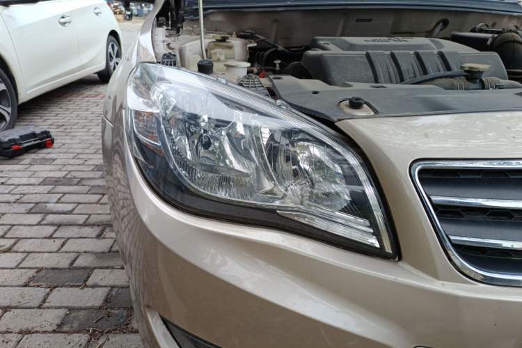 Used Soueast V6 Lingshi 2013 1.5L Manual Flagship Edition Right Front Headlight